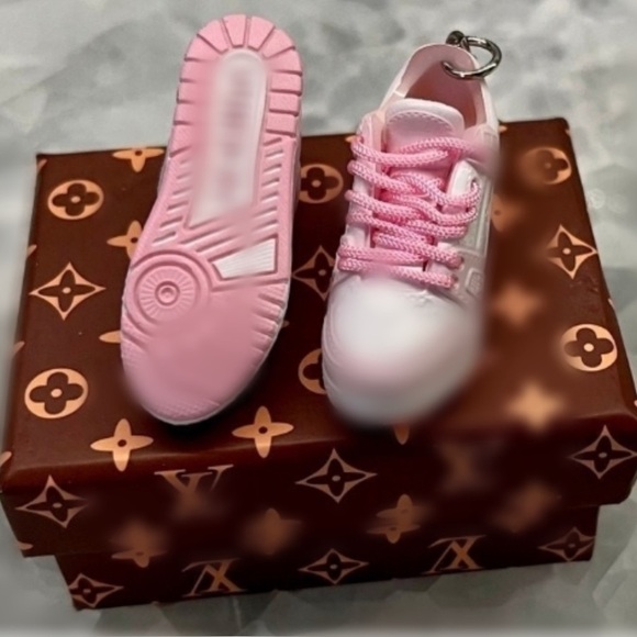 Mini 3D Sneaker Keychains! - Picture 4 of 6